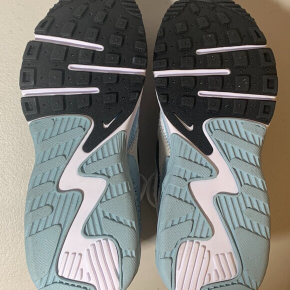 NIKE WOMEN'S SNEAKER, WHITE BLACK / SUMMIT WHITE OCEAN BLISS SIZE 5 - Picture 4 of 7